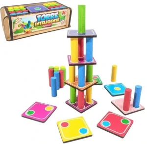 Jogo infantil que consiste em empilhar cilindros coloridos com peças quadriculadas. A caixa contém o título e o jogo é de madeira com cores vivas.