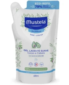produto de gel de banho Mustela refill em destaque sobre o fundo branco. Contém toda a descrição do produto para peles sensíveis. É branco com detalhes em azul e dois pequenos abacates em destaque.
